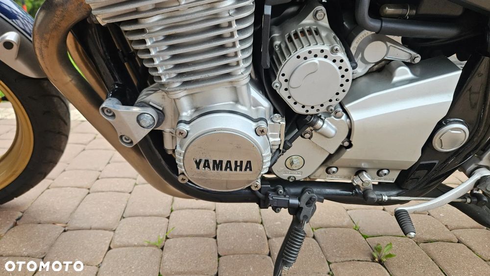 Yamaha XJR - 11