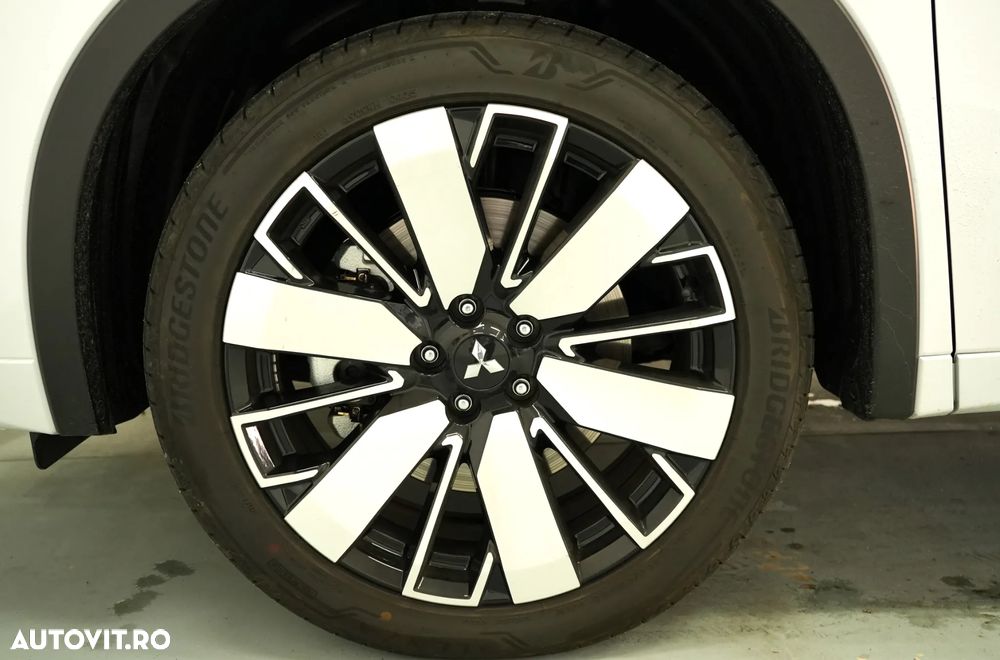 Mitsubishi Outlander - 12