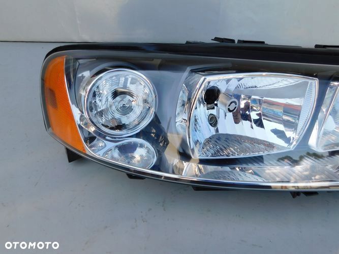 VOLVO V70 XC70 LIFT reflektor prawy - 2