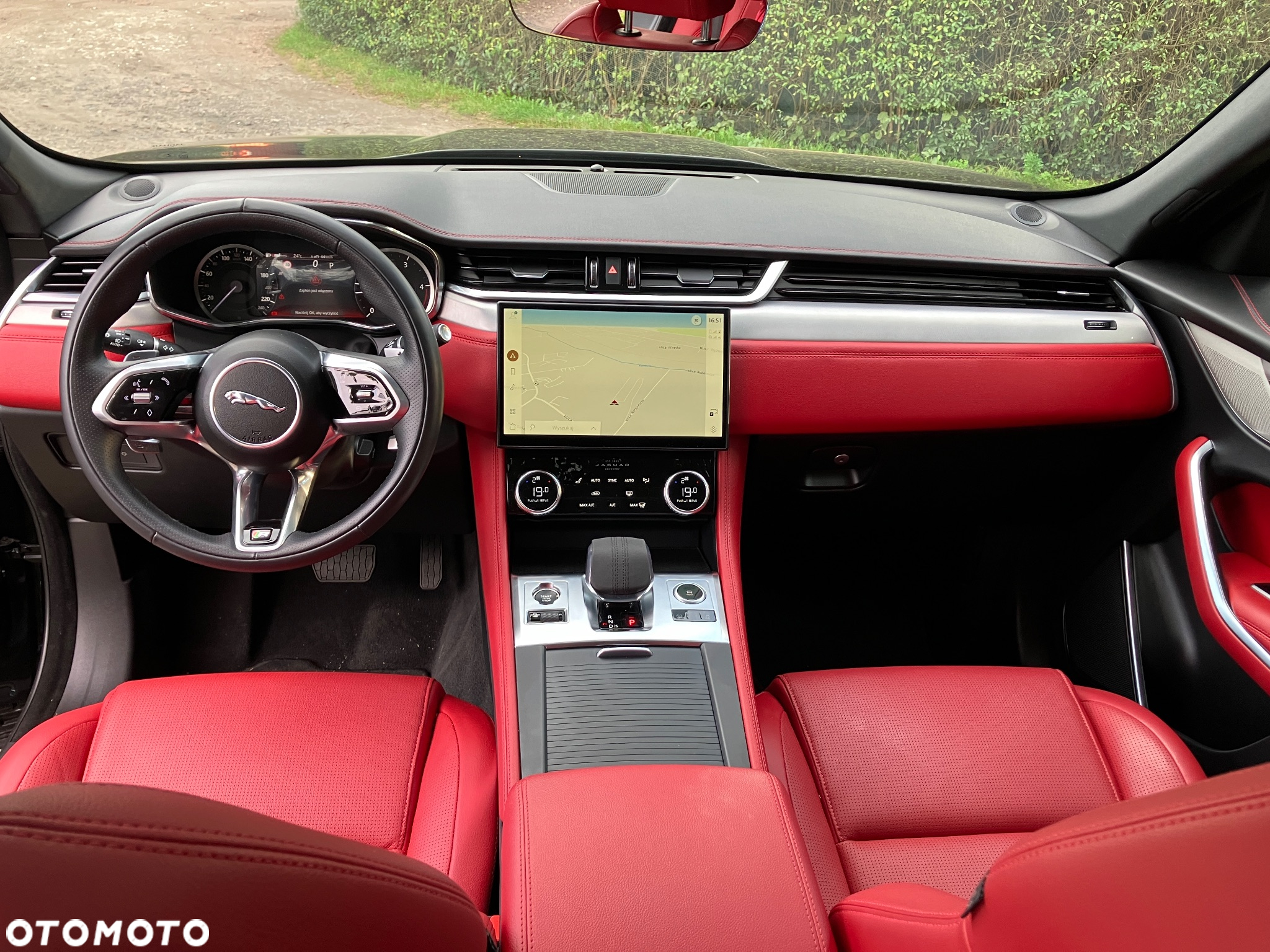 Jaguar F-Pace D200 AWD R-Dynamic SE 90th Anniversary Edition - 12