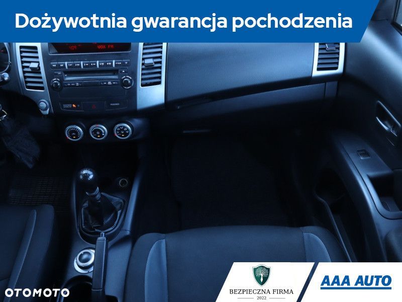Mitsubishi Outlander - 10