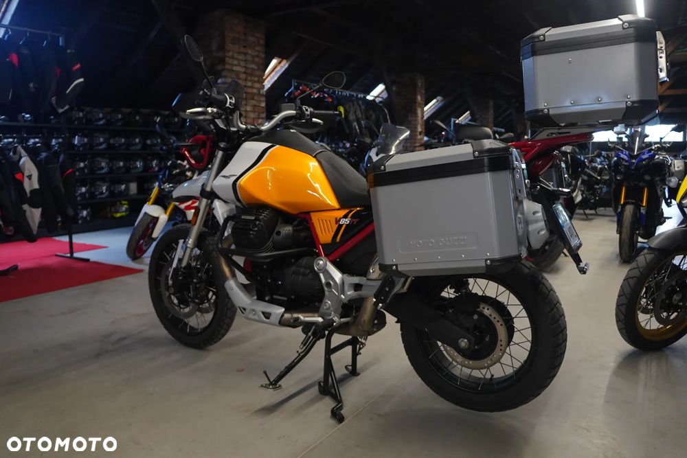 Moto Guzzi V85 - 19