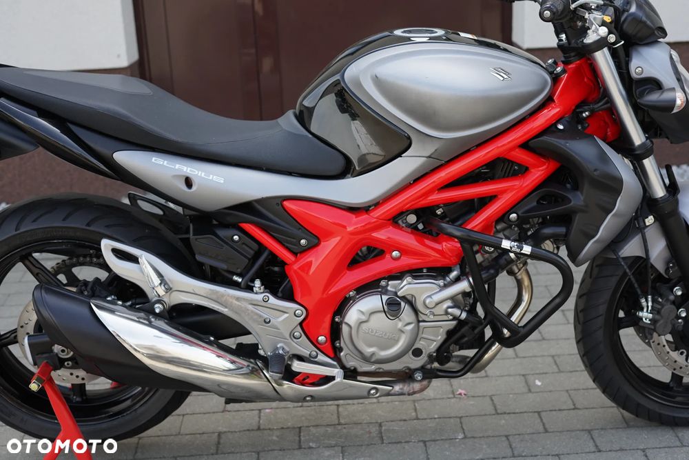 Suzuki Gladius - 10