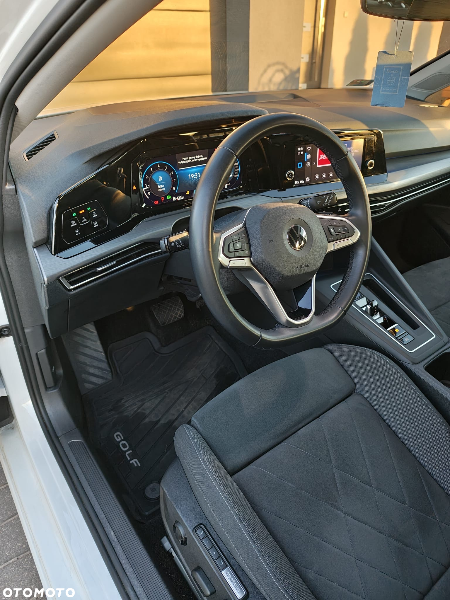 Volkswagen Golf VIII 1.5 eTSI EVO Style DSG - 9