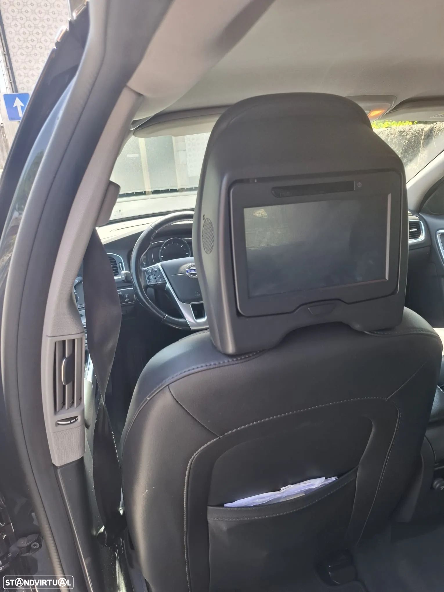 Volvo V60 2.4 D6 Momentum AWD Phev - 1