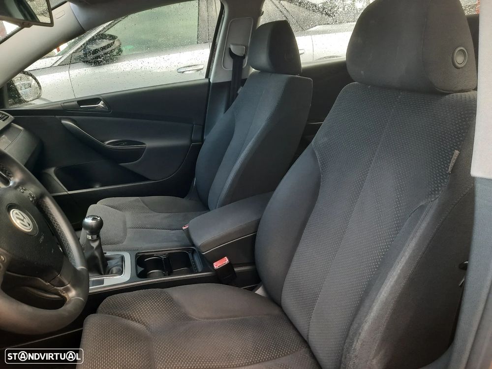 VW Passat Variant 2.0 TDI Confortline - 24