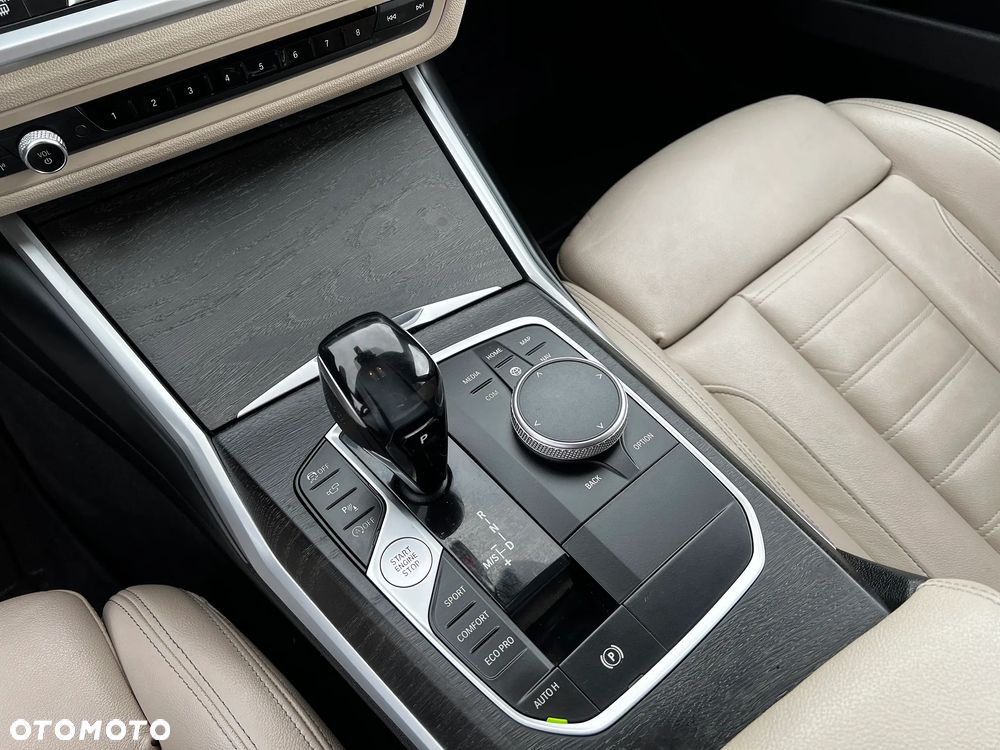 BMW Seria 3 320d xDrive Sport Line Shadow sport - 32