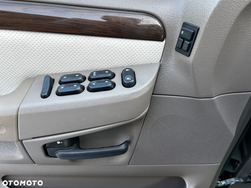 Ford Explorer 4.6 - 24