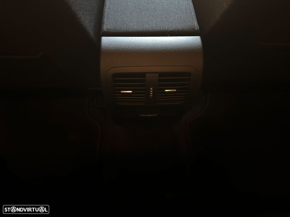 VW Passat Variant 1.6 TDI BlueMotion Comfortline - 34