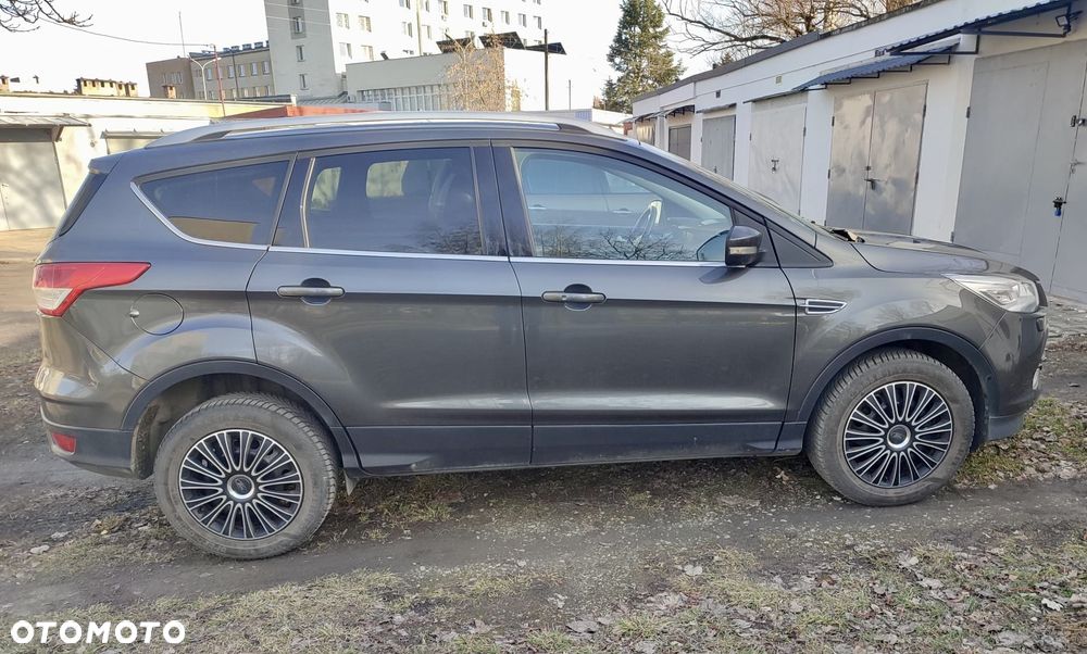 Ford Kuga 2.0 TDCi 2x4 Titanium - 2