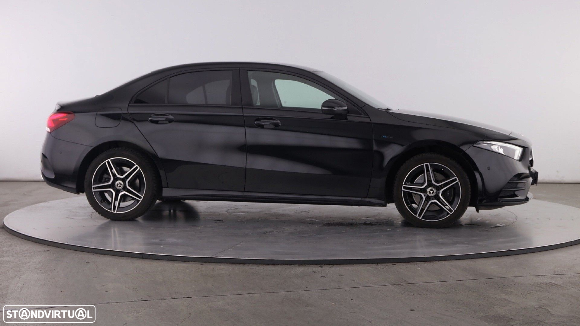Mercedes-Benz A 250 Limousine e AMG Line - 9