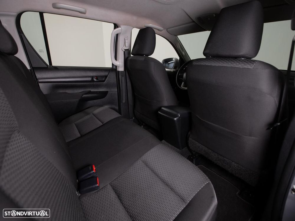 Toyota Hilux 2.4 D-4D 4WD CD 5Lugares c/iva - 11