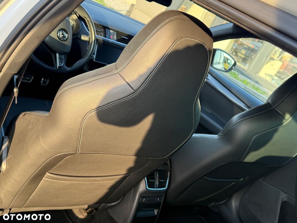 Skoda Octavia 2.0 TDI RS DSG - 33