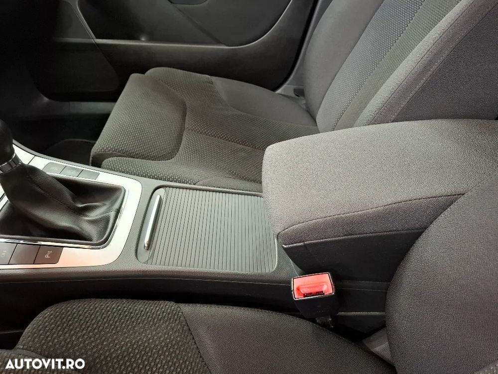 Volkswagen Passat 1.6 TDI DPF BlueMotion Technology Comfortline - 13