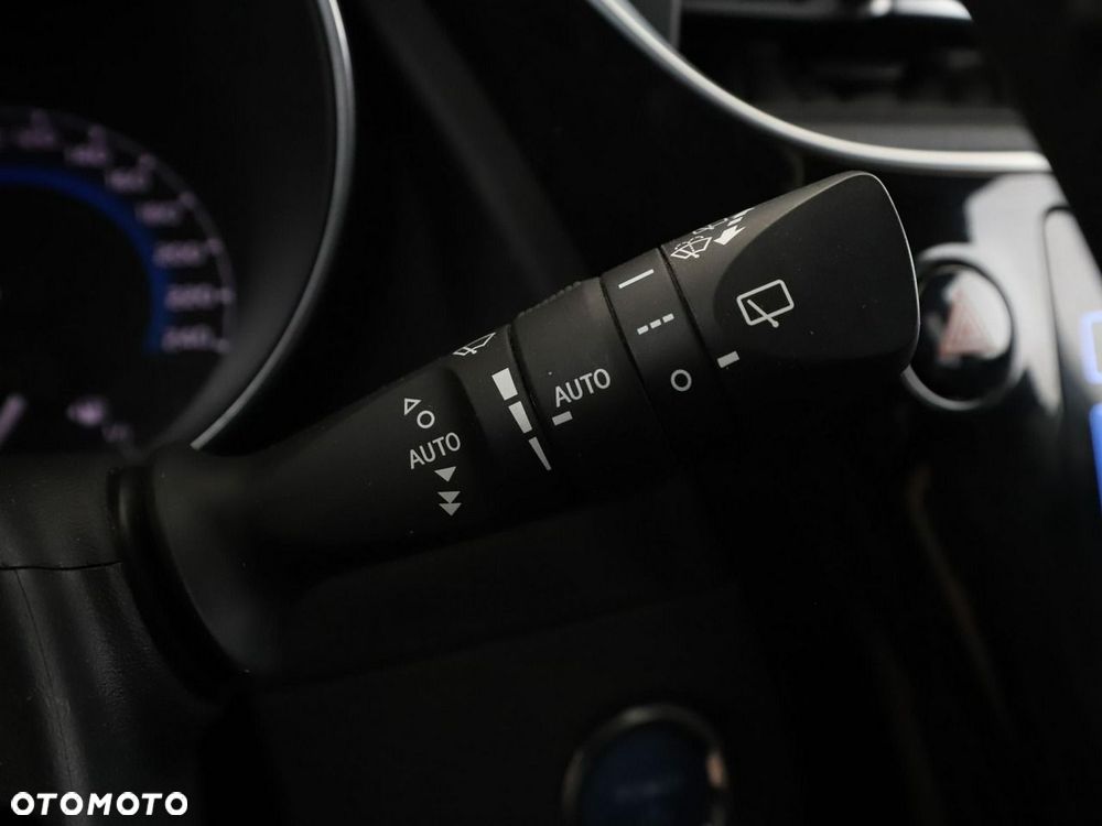 Toyota Auris Hybrid 135 Dynamic - 33
