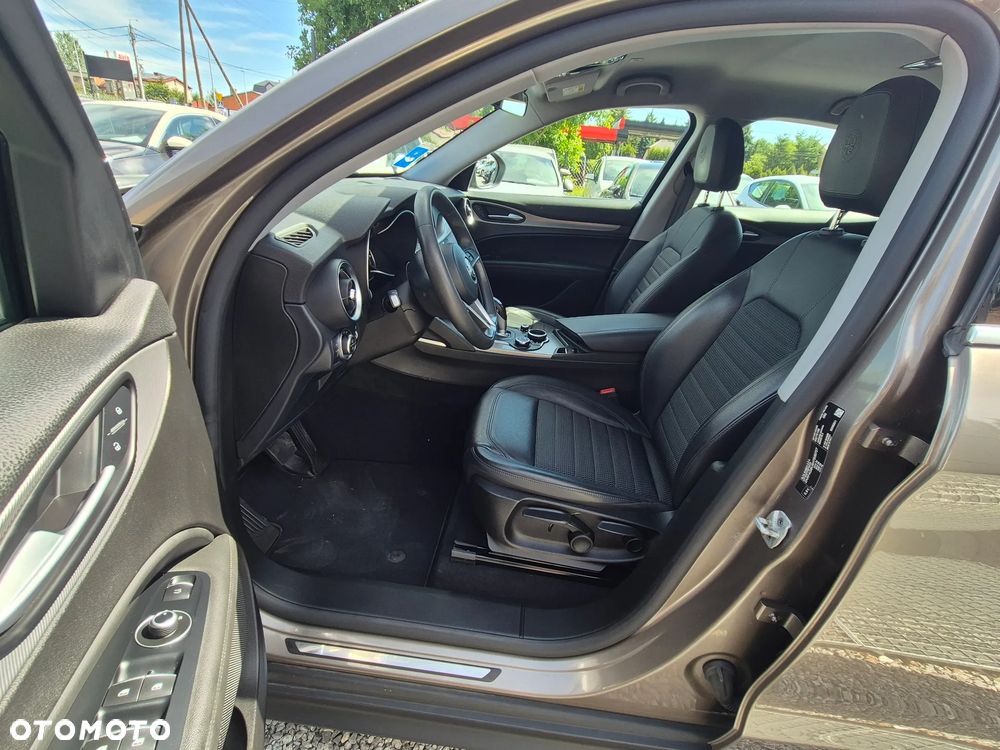 Alfa Romeo Stelvio 2.2 16V AT8 Executive - 25
