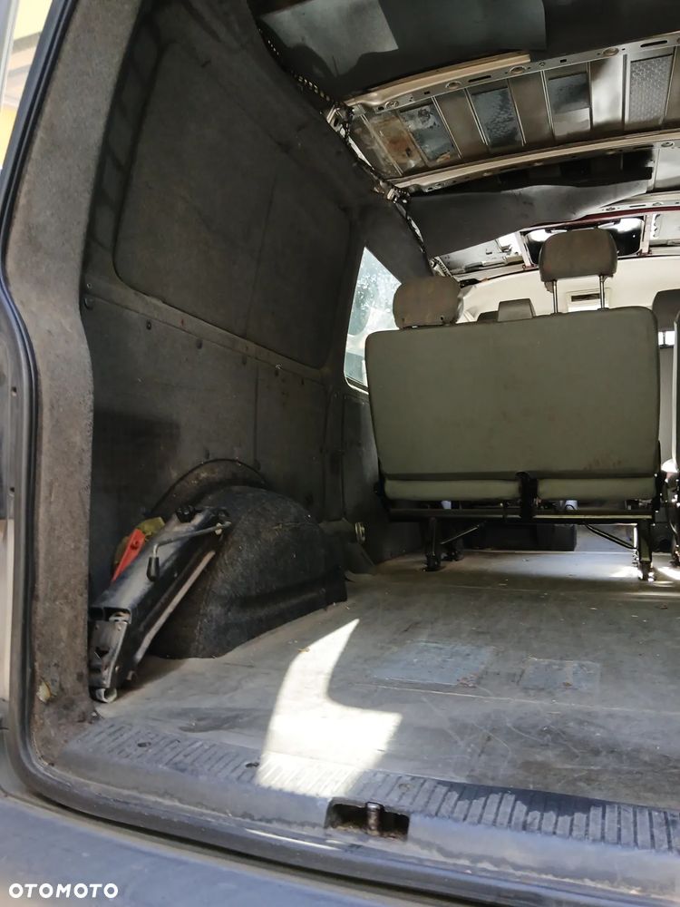 Volkswagen Transporter T5 TDI L1H1 Mixt - 9
