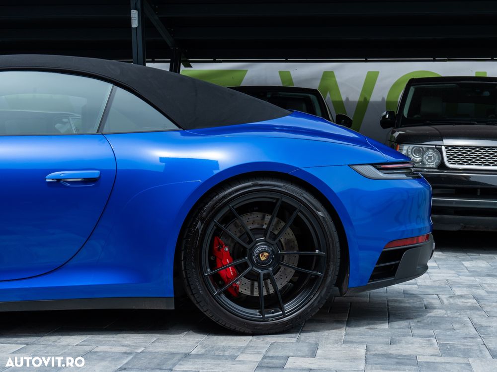 Porsche 911 4 GTS PDK - 9