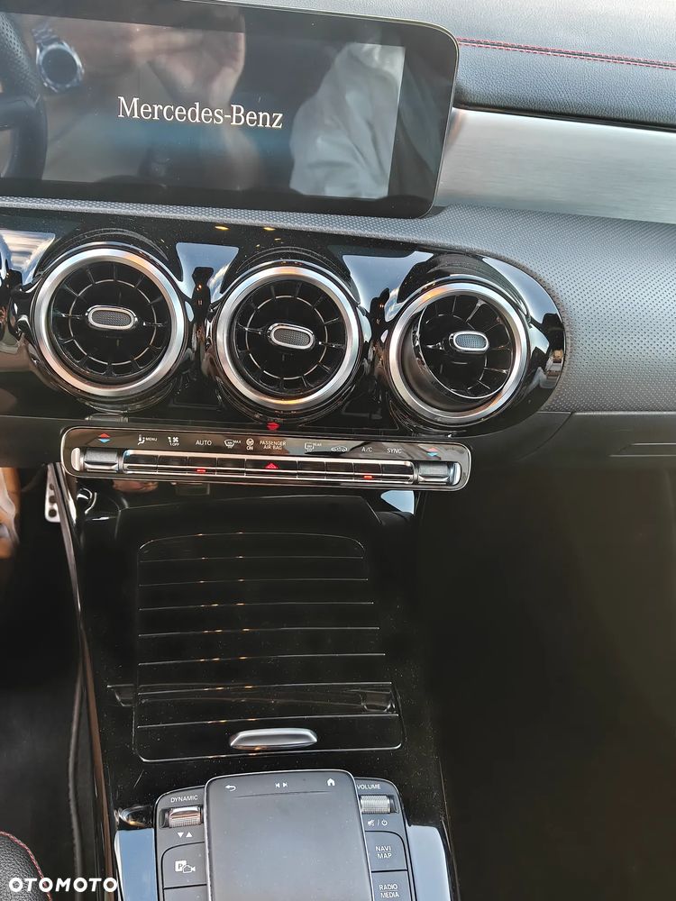 Mercedes-Benz CLA 180 AMG Line 7G-DCT - 11