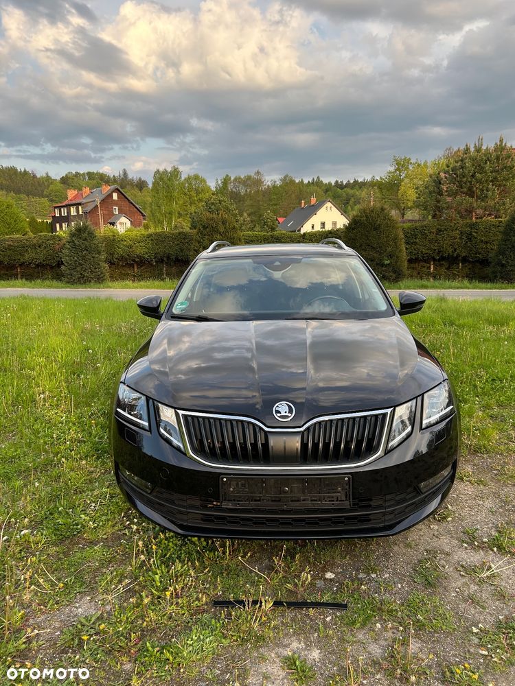 Skoda Octavia Combi 2.0 TDI DSG Soleil - 2
