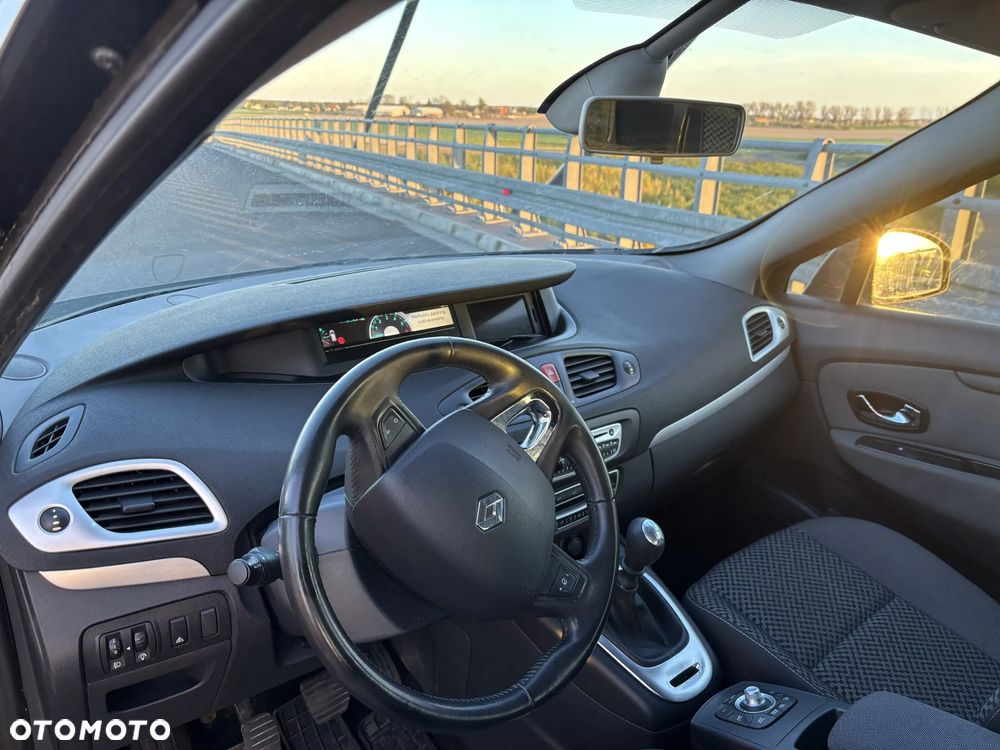 Renault Scenic - 8