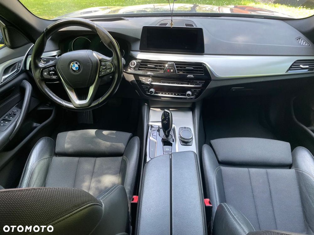 BMW Seria 5 520d Sport Line - 9