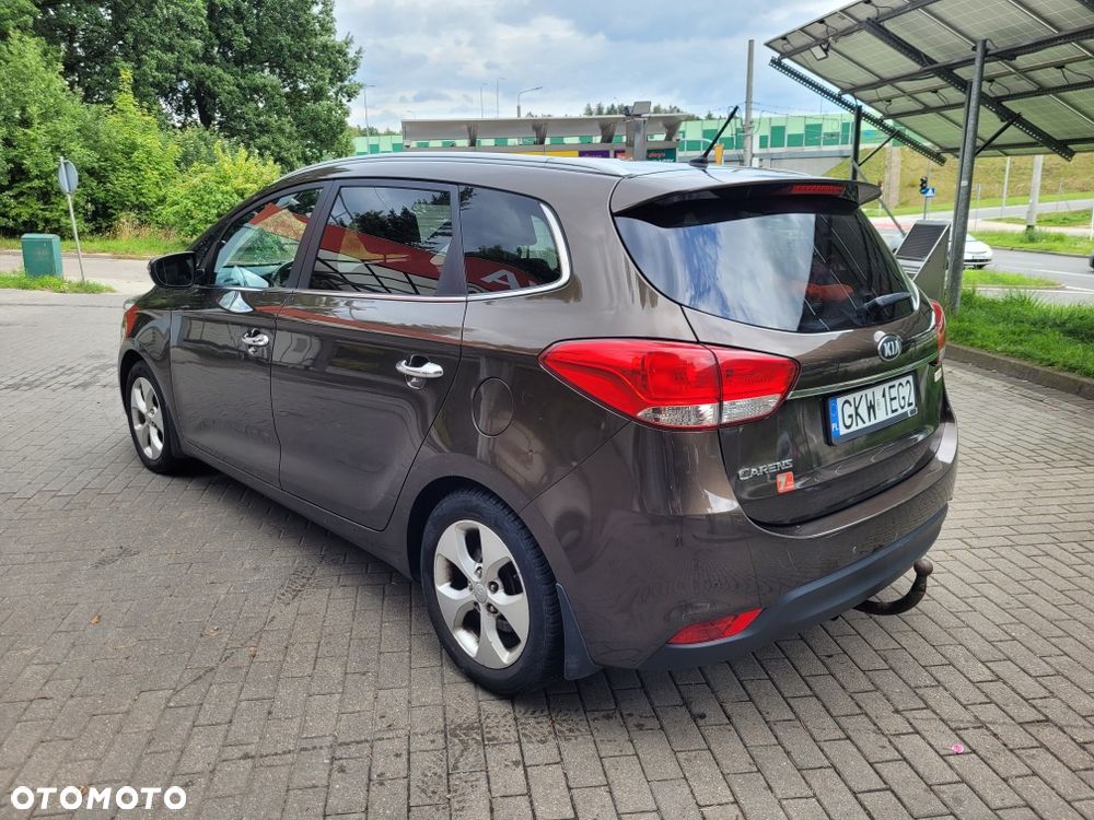 Kia Carens - 5