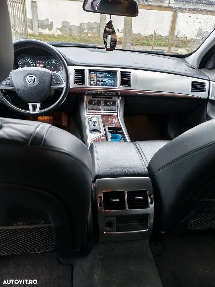 Jaguar XF 2.2 - 3