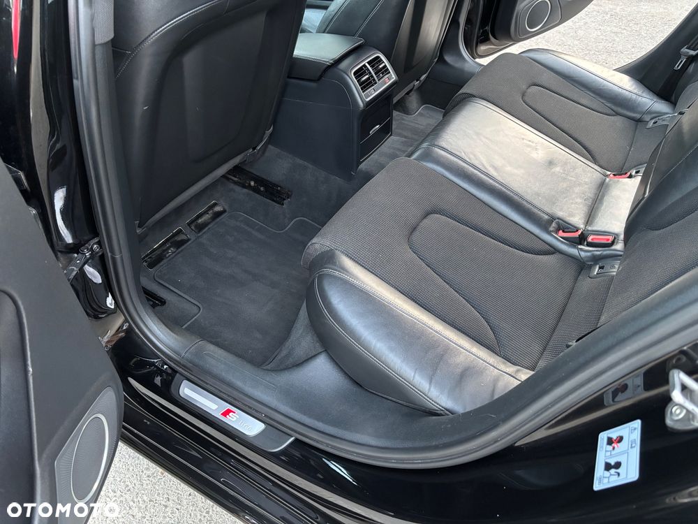 Audi A4 Avant 2.0 TDI quattro sport - 32