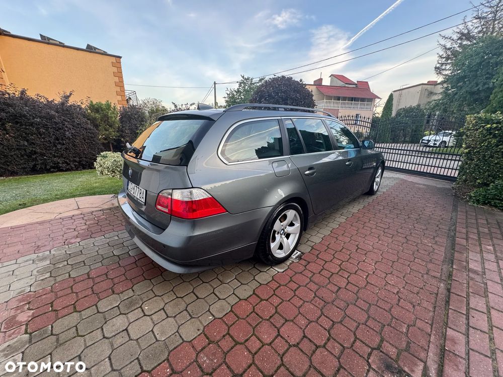BMW Seria 5 525i Touring - 13