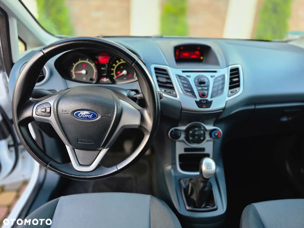 Ford Fiesta 1.25 Ambiente - 26