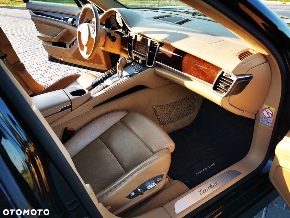 Porsche Panamera Turbo PDK - 20