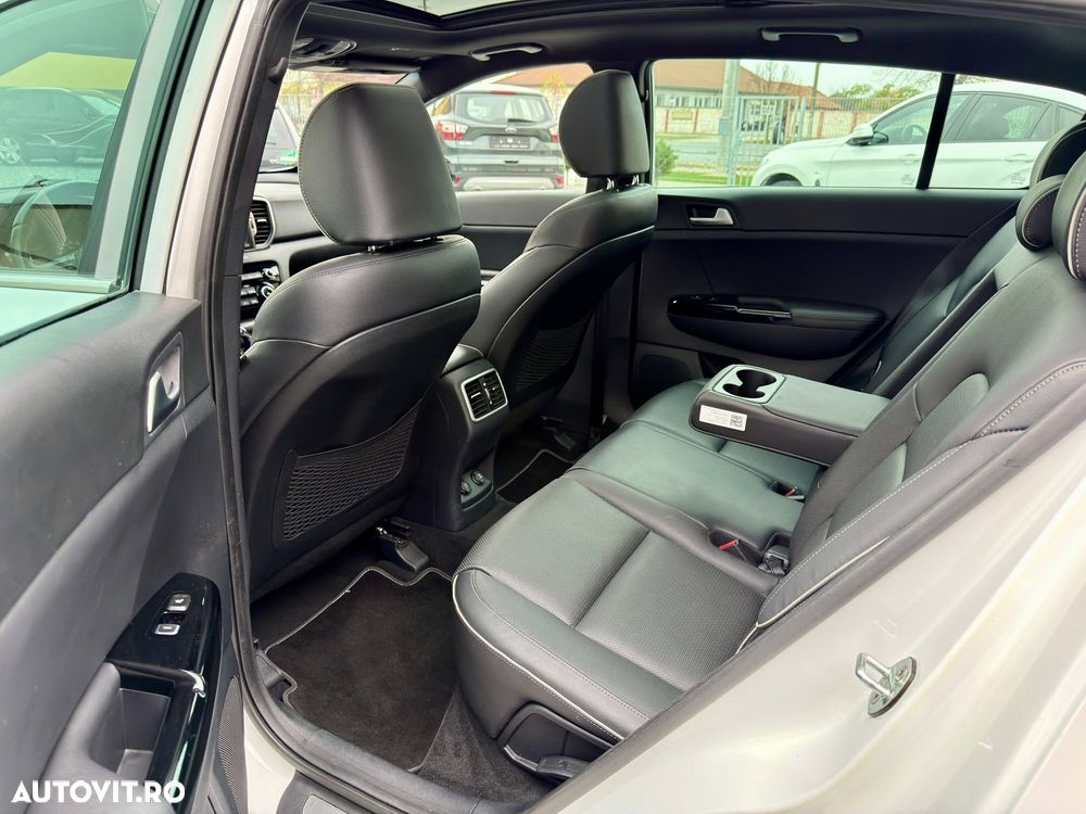 Kia Sportage 2.0 CRDI AWD Eco-Dynamics+ (48V M-H) Aut. GT LINE - 9