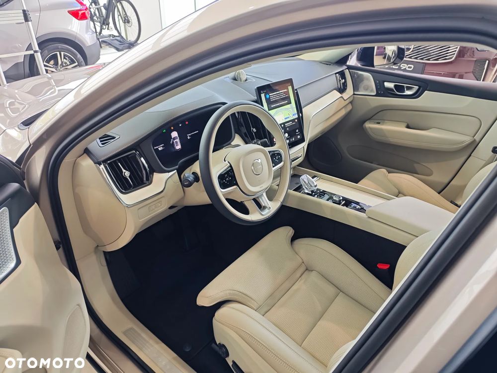 Volvo XC 60 T6 Plug-In Hybrid AWD Ultra Dark - 6