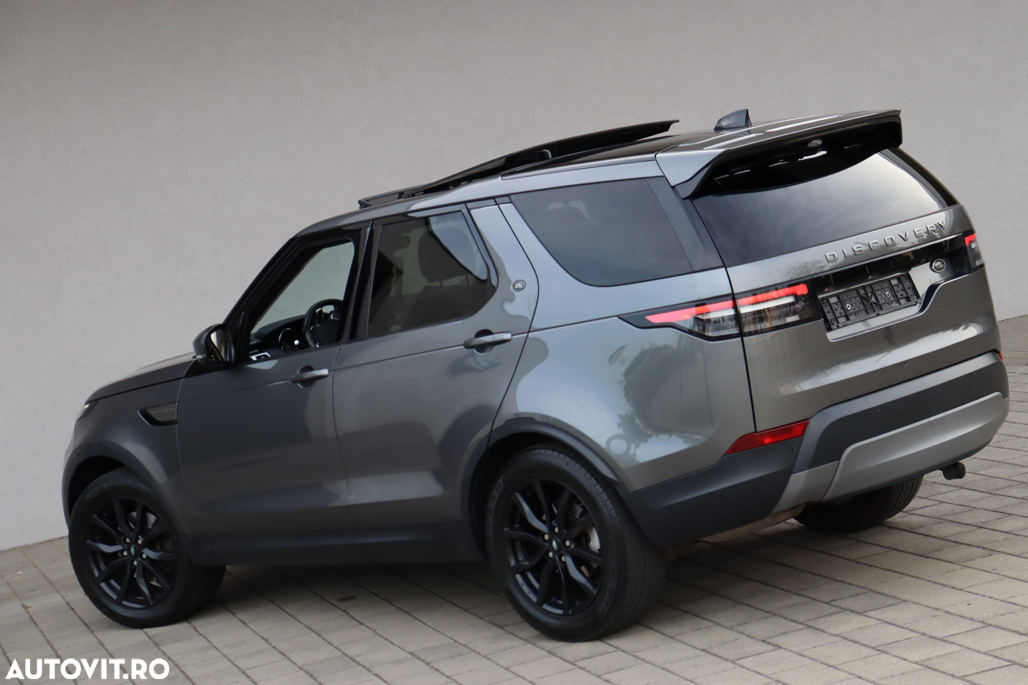 Land Rover Discovery 3.0 L TD6 HSE - 12