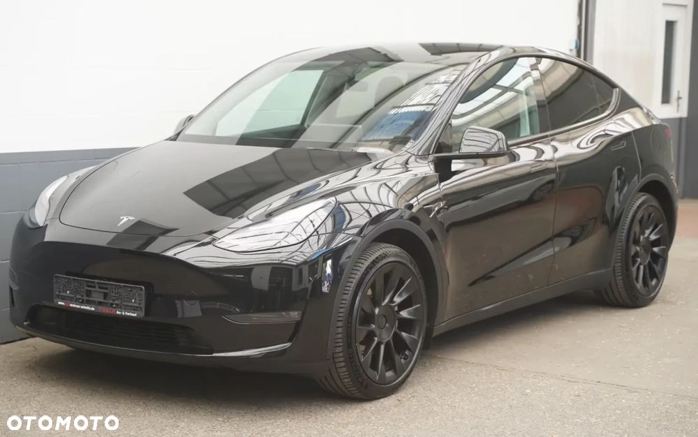 Tesla Model Y - 2
