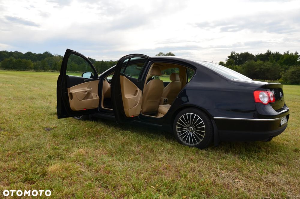 Volkswagen Passat 2.0 TDI DPF Highline - 24