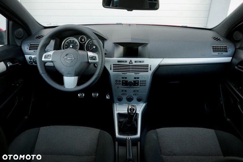 Opel Astra III GTC 1.8 Sport - 30