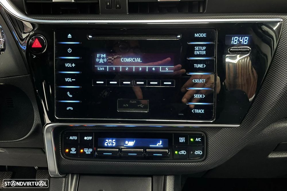 Toyota Auris 1.4 D-4D Exclusive - 35