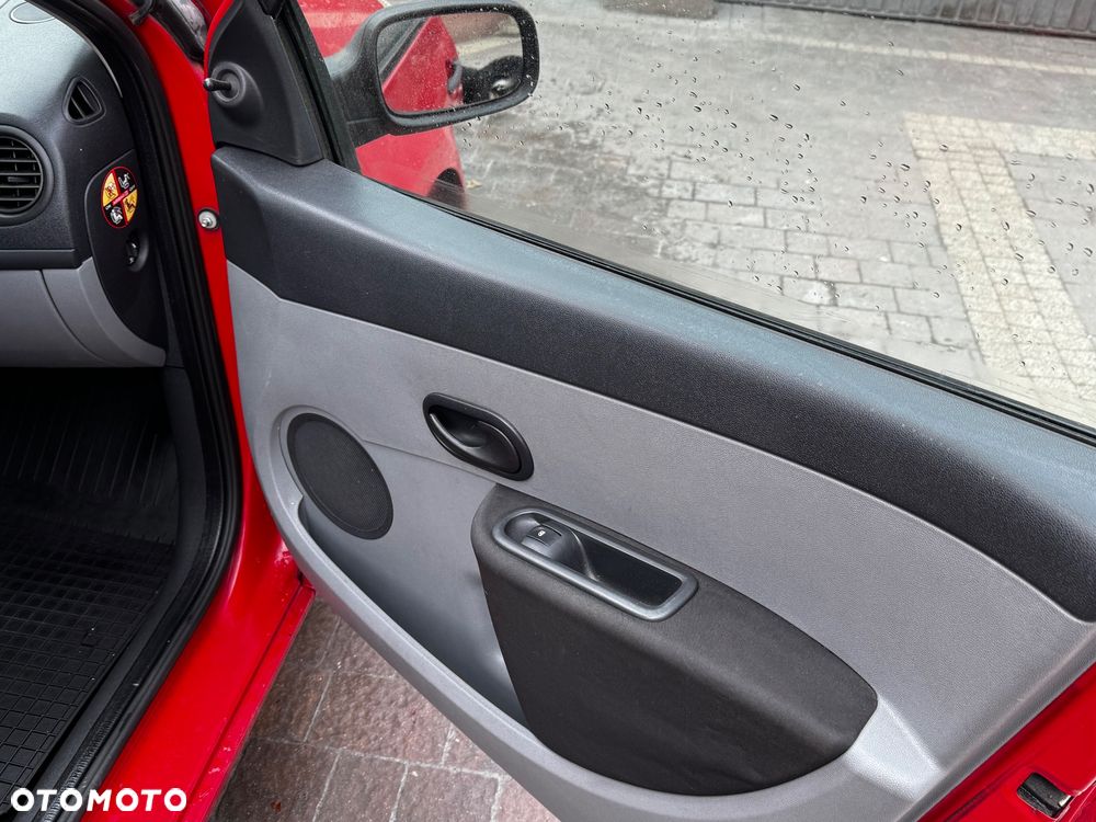 Renault Clio 1.2 16V Expression - 9