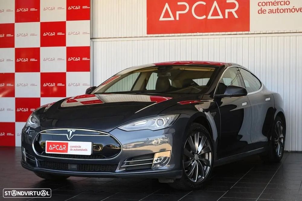 Tesla Model S - 8
