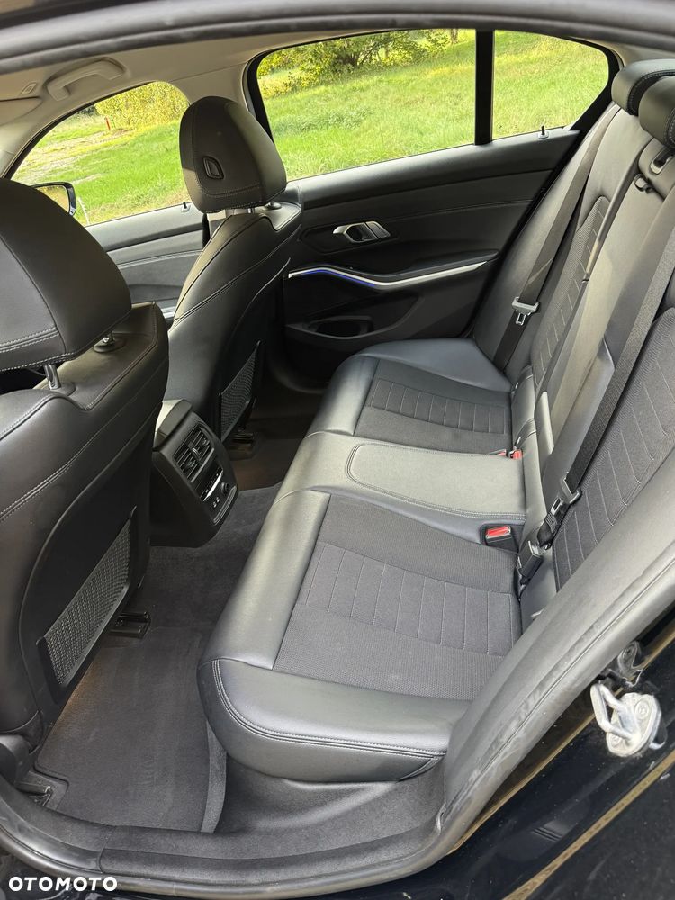BMW Seria 3 320d Sport Line - 15