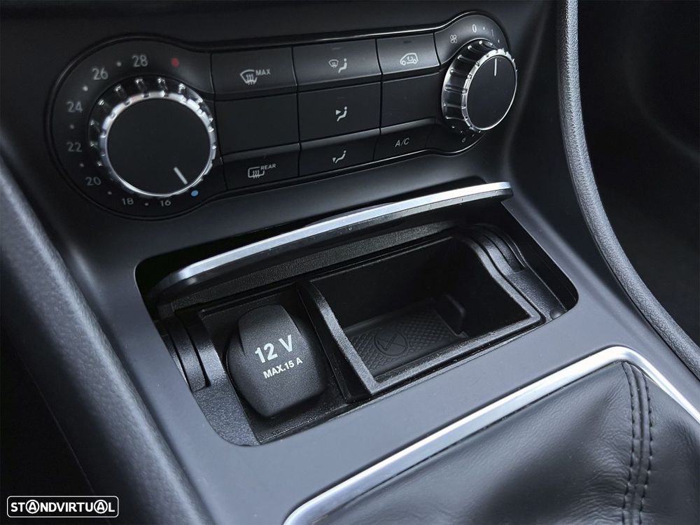 Mercedes-Benz CLA 180 d Urban - 23