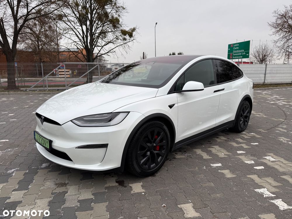 Tesla Model X - 11