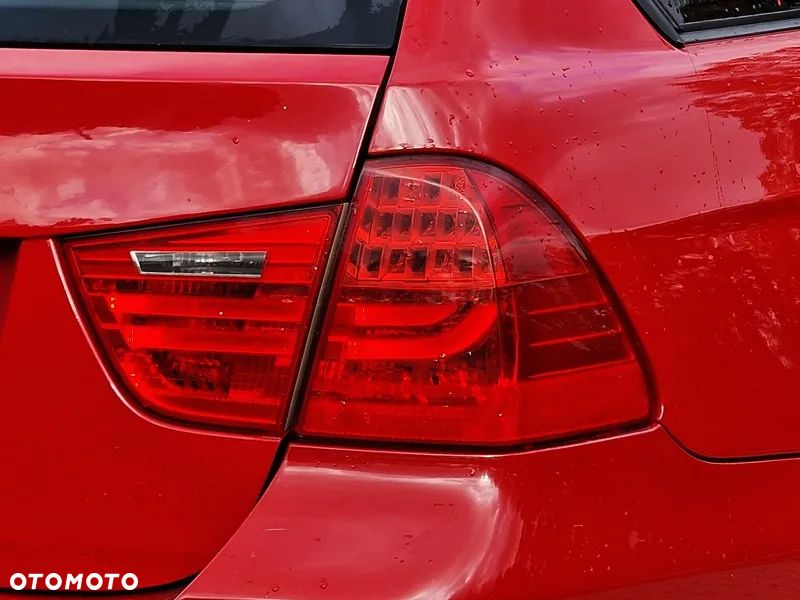 BMW Seria 3 320i Touring - 13