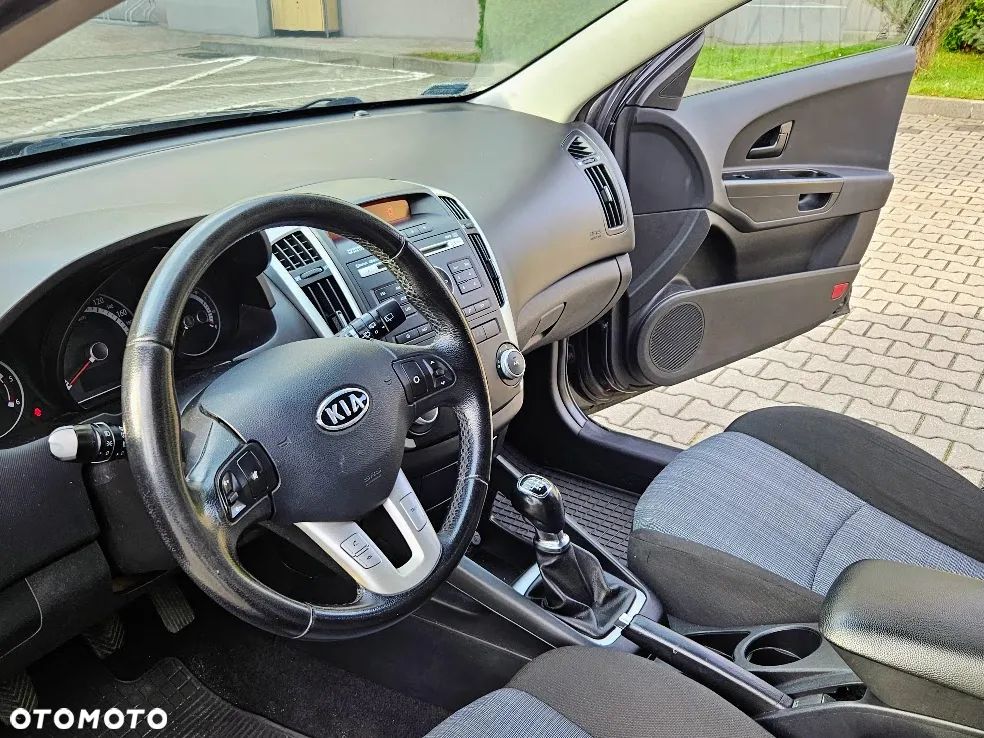 Kia Ceed - 8