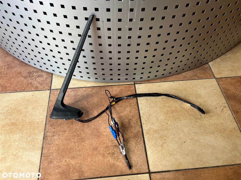 ANTENA DACHOWA NAWIGACJI DACIA SANDERO III 282168032R - 1