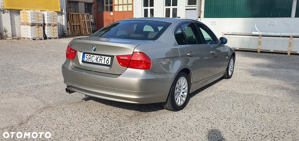 BMW Seria 3 325i Edition Exclusive - 18