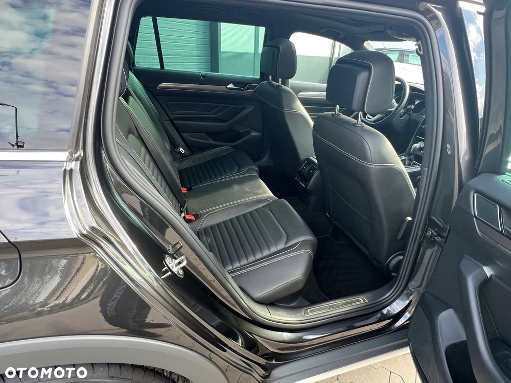 Volkswagen Passat Alltrack 2.0 TDI SCR DSG 4Motion - 13