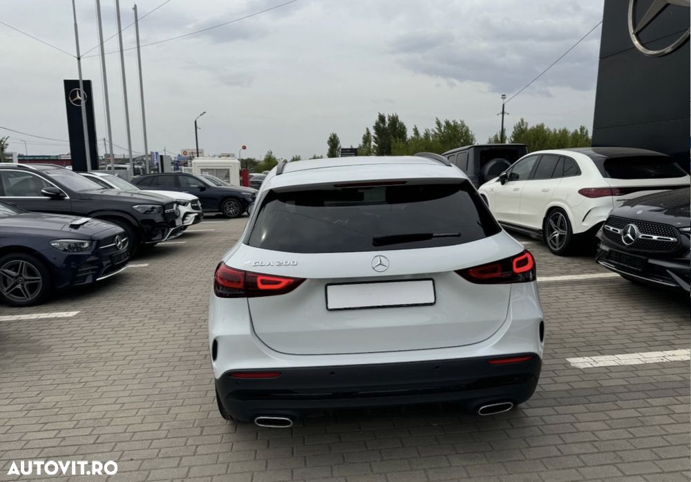 Mercedes-Benz GLA 200 7G-DCT Special Edition - 4